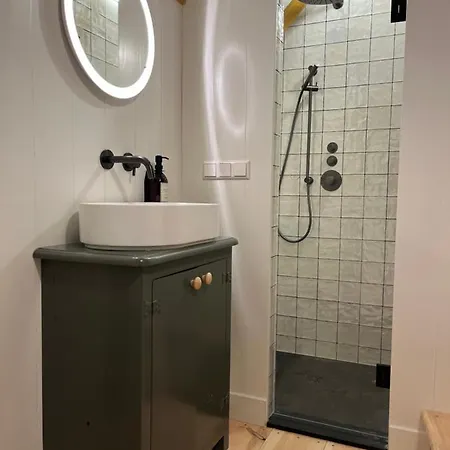 Rina's House - Authentiek Houten Gastenverblijf * Watergang