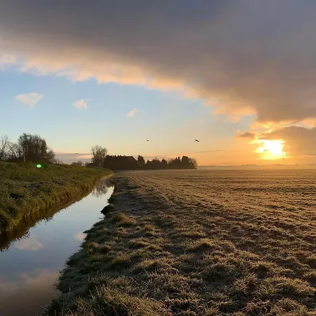 Rina's House - Authentiek Houten Gastenverblijf