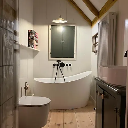 Rina's House - Authentiek Houten Gastenverblijf Watergang