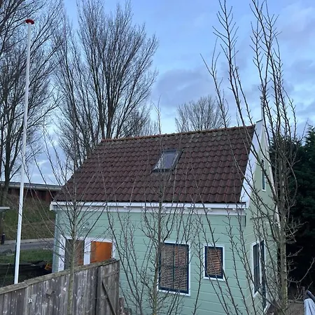Rina's House - Authentiek Houten Gastenverblijf *