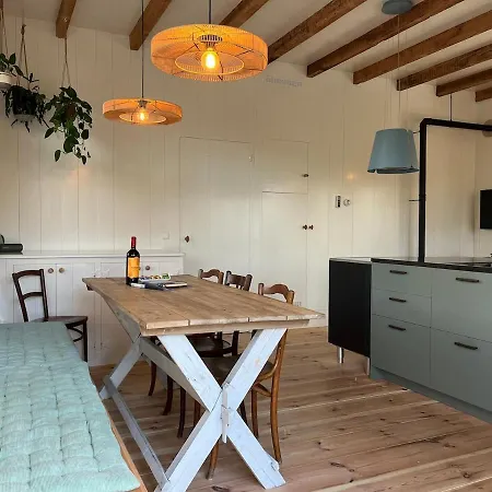 Rina's House - Authentiek Houten Gastenverblijf * Watergang