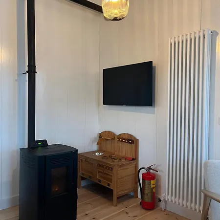 Rina's House - Authentiek Houten Gastenverblijf